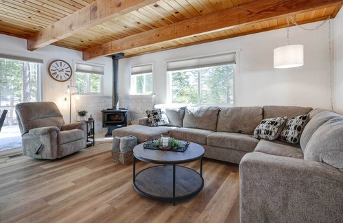 Cold Springs Cabaña | Forested Cold Springs Cabin w/ Wood-burning Stove!