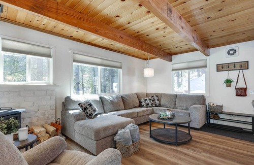 Cold Springs Cabaña | Forested Cold Springs Cabin w/ Wood-burning Stove!