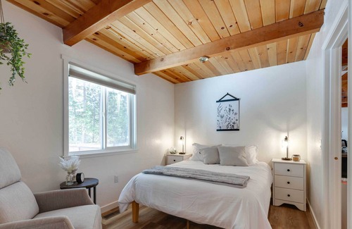 Cold Springs Cabaña | Forested Cold Springs Cabin w/ Wood-burning Stove!