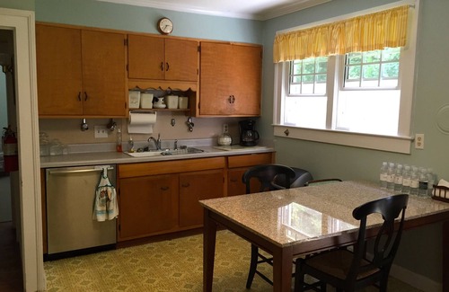Candler Casa | Retiro familiar aislado en Nat'l Forest-Ping Pong Table-25 Acres
