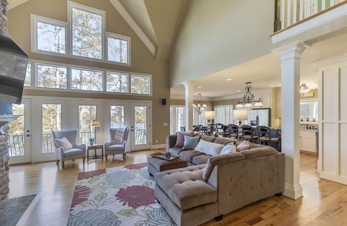 West Union Casa | Foreststone Fabulous Lake Keowee Waterfront Home