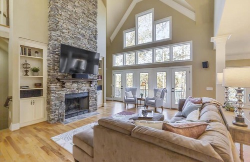 West Union Casa | Foreststone Fabulous Lake Keowee Waterfront Home