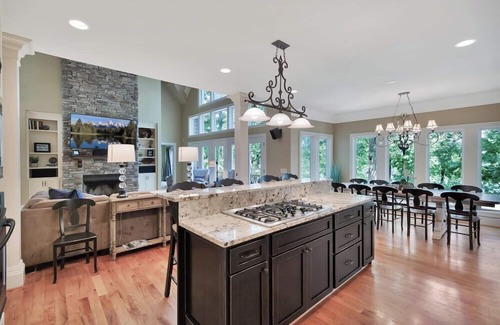West Union Casa | Foreststone Fabulous Lake Keowee Waterfront Home