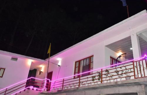 Kumarhatti Apartamento | ForestVibe Kasauli l 1Km From Mall Road l Indoor Sitting Area and Restaurant l Kasauli By Splendid Hotels