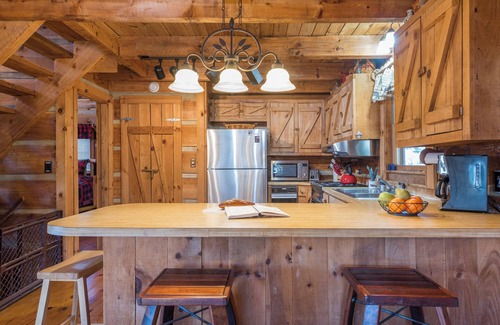 Frank Cabina | Forget Me Not | Cozy Log Cabin & Breathtaking Mountain Views!