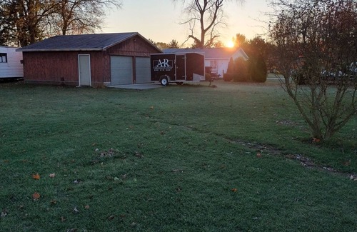 Macomb Casa | Forget your worries in this spacious and quiet Country setting.