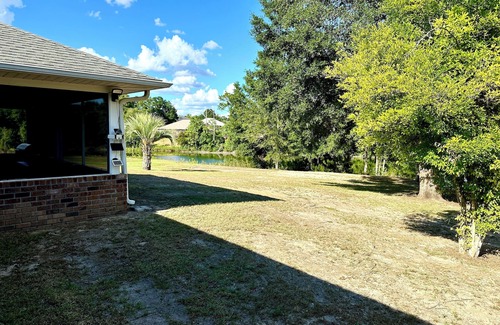 Milton Casa | Forget your worries in this spacious and serene space with a beautiful lake view
