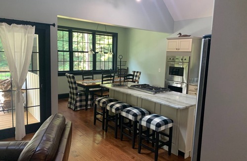 Red Hook Otro | Forget your worries in this serene Modern Farm House.