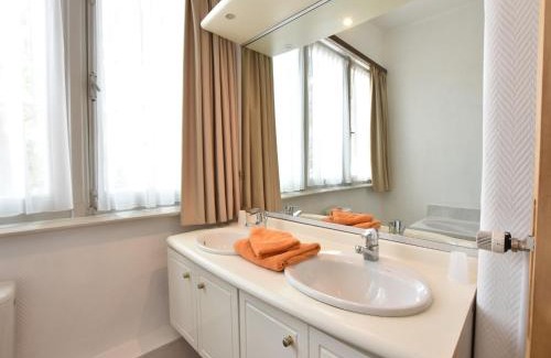 De Panne Casa | Former hotel in the centre and at 50 metres from the beach in Panne