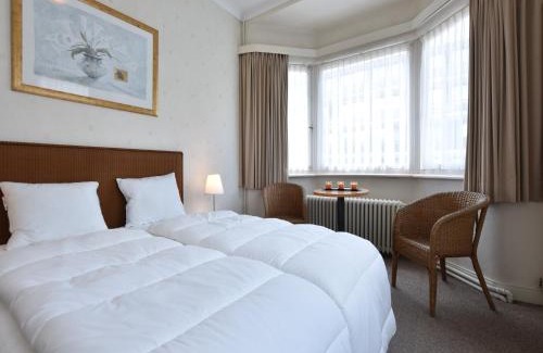 De Panne Casa | Former hotel in the centre and at 50 metres from the beach in Panne