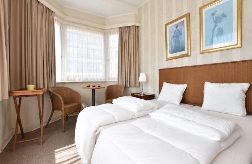 De Panne Casa | Former hotel in the centre and at 50 metres from the beach in Panne