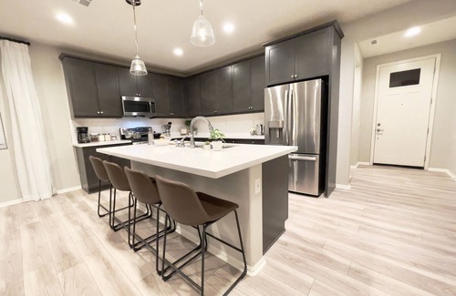 Lancaster Casa | Former Model Home, 3 Car Garage, Gym, Sleep 14