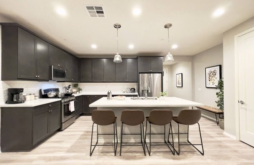 Lancaster Casa | Former Model Home, 3 Car Garage, Gym, Sleep 14