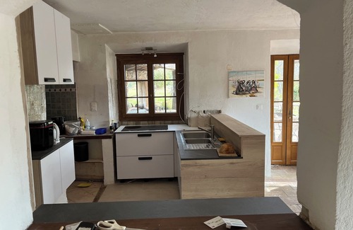 Bargemon Casa | Former sheepfold in a large property with swimming pool, tennis, pétanque, table tennis.