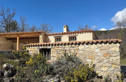 Bargemon Casa | Former sheepfold in a large property with swimming pool, tennis, pétanque, table tennis.