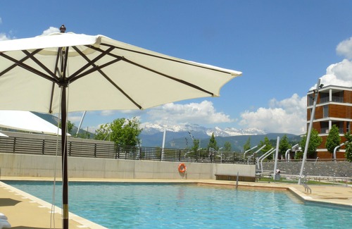 Abena Condominio | APARTAMENTSUITESPAIN FORMIGAL ORDESA Jardin piscinas