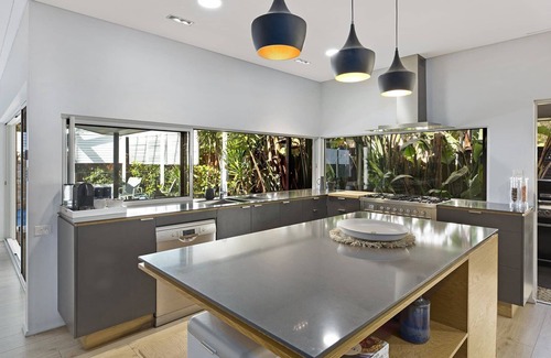 Forresters Beach Casa | FORRESTERS RETREAT | Pool, close to beach, Wi-Fi | Accom Holidays