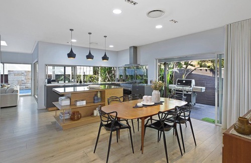 Forresters Beach Casa | FORRESTERS RETREAT | Pool, close to beach, Wi-Fi | Accom Holidays