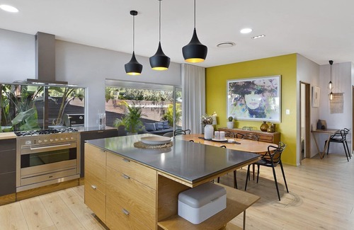 Forresters Beach Casa | FORRESTERS RETREAT | Pool, close to beach, Wi-Fi | Accom Holidays