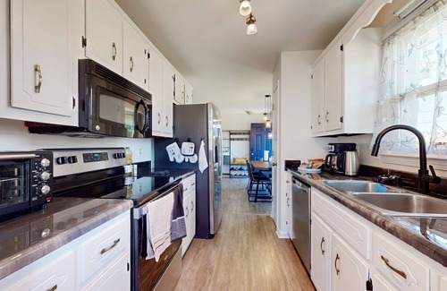 Oak Grove Casa | Fort Campbell Family & Pet Stays by thegate4house
