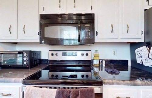 Oak Grove Casa | Fort Campbell Family & Pet Stays by thegate4house