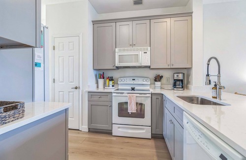 Biggar Condominio | ¡NUEVO! Fort Myers Condo w / Resort Pools - Cerca de Golf!