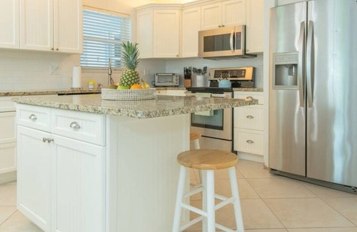 Fort Pierce Shores Casa | Fort Pierce - 2BD 2BA Tropical Surfside Retreat