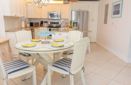 Fort Pierce Shores Casa | Fort Pierce - 2BD 2BA Tropical Surfside Retreat