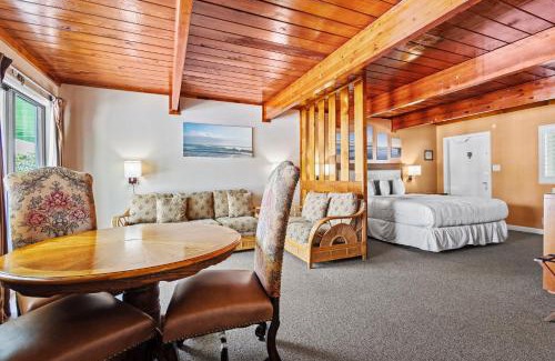 Fort Pierce Hotel | Fort Pierce Oceanfront Inn- Suite- King Bed #6