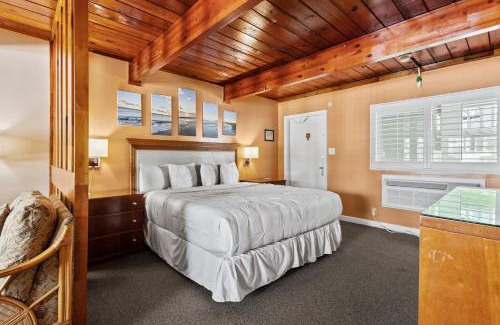 Fort Pierce Hotel | Fort Pierce Oceanfront Inn- Suite- King Bed #6