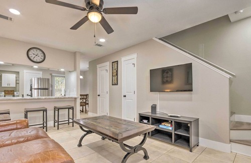 Wright Casa | Fort Walton Beach Townhome < 3 Mi to the Beach!