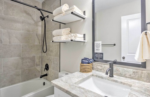 Wright Casa | Fort Walton Beach Townhome < 3 Mi to the Beach!