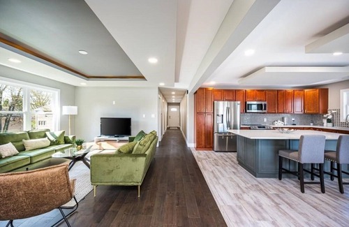 West Central Condominio | Fort Wayne New! Cozy 2BR Condo -Downtown w/Free Parking & WiFi