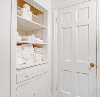 North Hi Mount Casa | Fort Worth Cottage Retreat