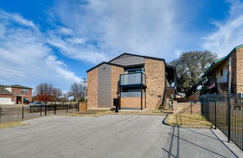 Fort Worth Apartamento | Fort Worth Home with Patio 5 Mi to Dtwn!