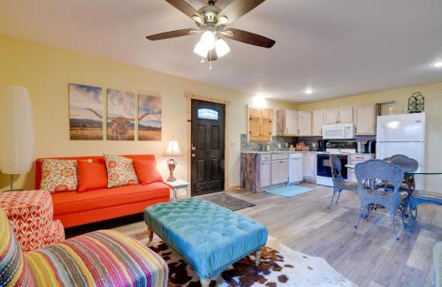 Fort Worth Apartamento | Fort Worth Home with Patio 5 Mi to Dtwn!