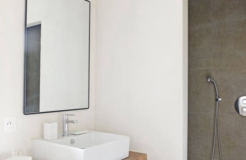 Montcuq Casa | Casa fortificada, habitaciones, calma y vista en el Quercy Blanc