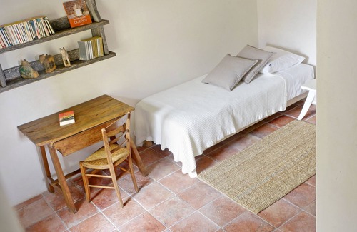 Montcuq Casa | Casa fortificada, habitaciones, calma y vista en el Quercy Blanc
