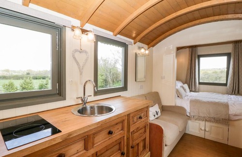 Chard Casa | Forton House Shepherd's Hut 1