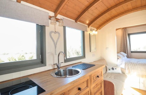 Chard Casa | Forton House Shepherds Hut 3
