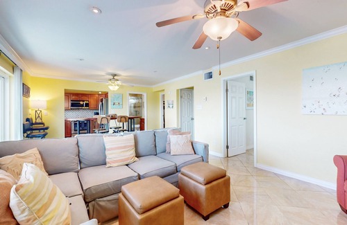 Corpus Christi Condominio | Fortuna Bay Canalside Condo | Water-View Balcony & Dock | Minutes to Beach