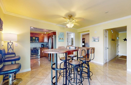 Corpus Christi Condominio | Fortuna Bay Canalside Condo | Water-View Balcony & Dock | Minutes to Beach