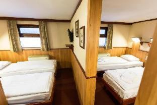 Ujlipotvaros Alquiler De Eote | Fortuna Boat Hotel Budapest