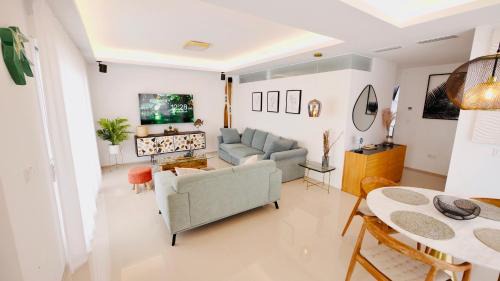 Rojales Apartamento | Fortuna Penthouse with roof terrace, AC and pool