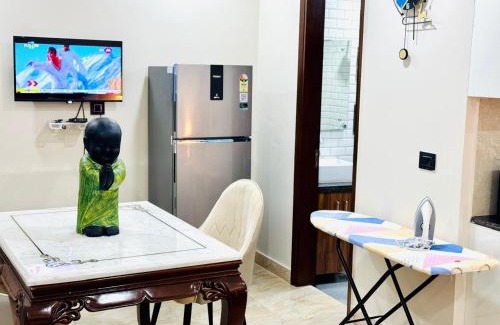 Saket Apartamento | Fortune Home Service Apartment Studio, J-267 Saket