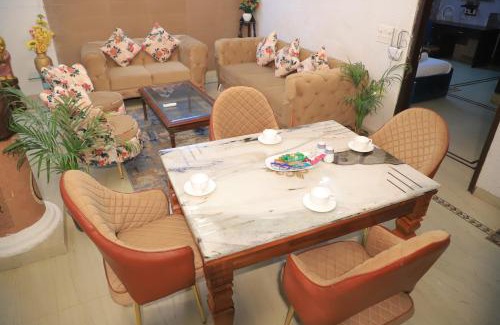 Saket Apartamento | Fortune Home Service Apartment 3Bhk , D-198 Saket