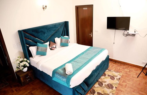 Saket Apartamento | Fortune Home Service Apartment 3Bhk,E-28 Saket 1B