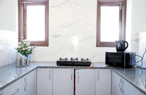 Saket Apartamento | Fortune Home Service Apartment 2Bhk,E28 Saket 2A