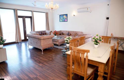 Saket Apartamento | Fortune Home Service Apartment 2Bhk,E28 Saket 2A
