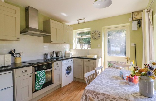 West Bexington Cabaña | Fossil And The Cross Cottage, WEST BEXINGTON